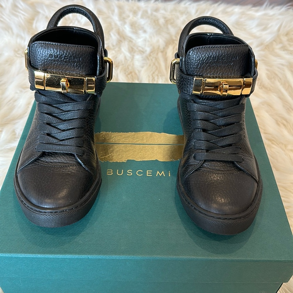 *BUSCEMI* Size 5 women
